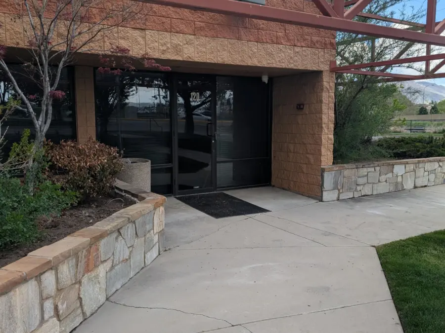 68c868257be685e727ea60df_outside murray clinic utah