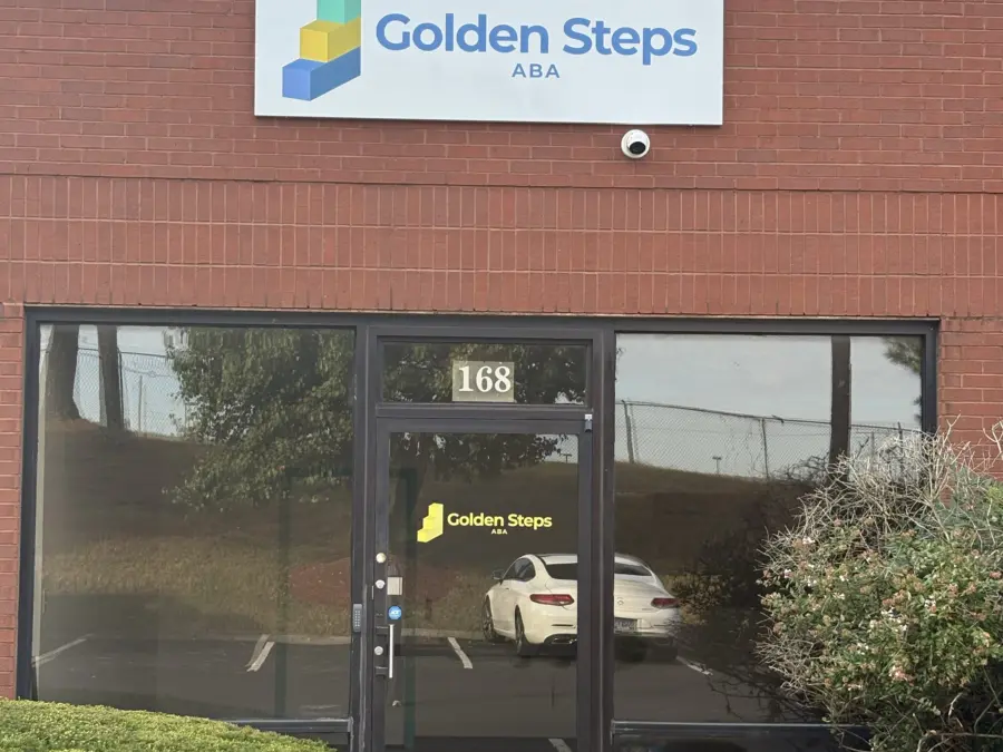 68f79b321eb29c6adaca608d_Front of Clinic-min